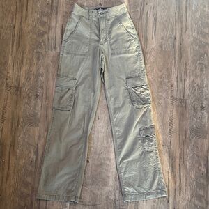 Hollister-Women's Olive Ultra High-Rise Baggy Wide Leg Cargo Pants-Size 24L